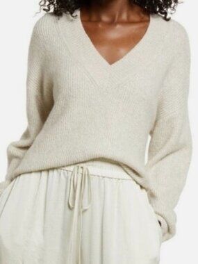 RDI crossover v-neck sweater ivory knit sweater M
